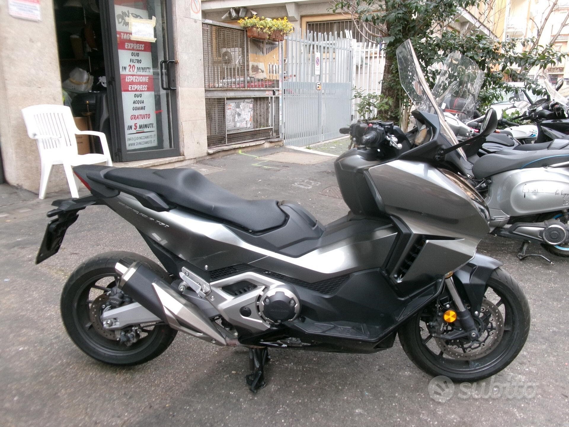 Honda Forza 750 foto 2