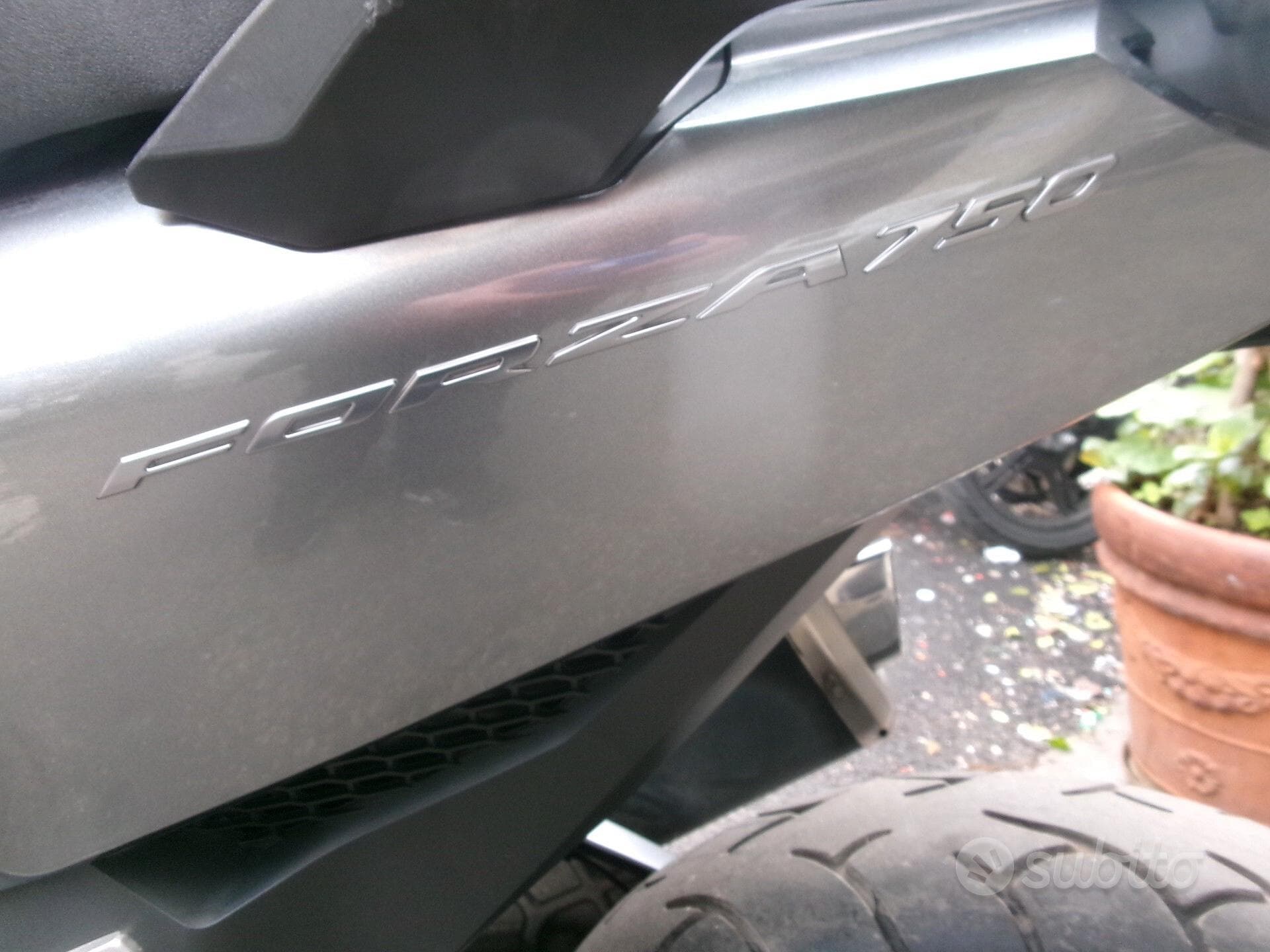 Honda Forza 750 foto 3