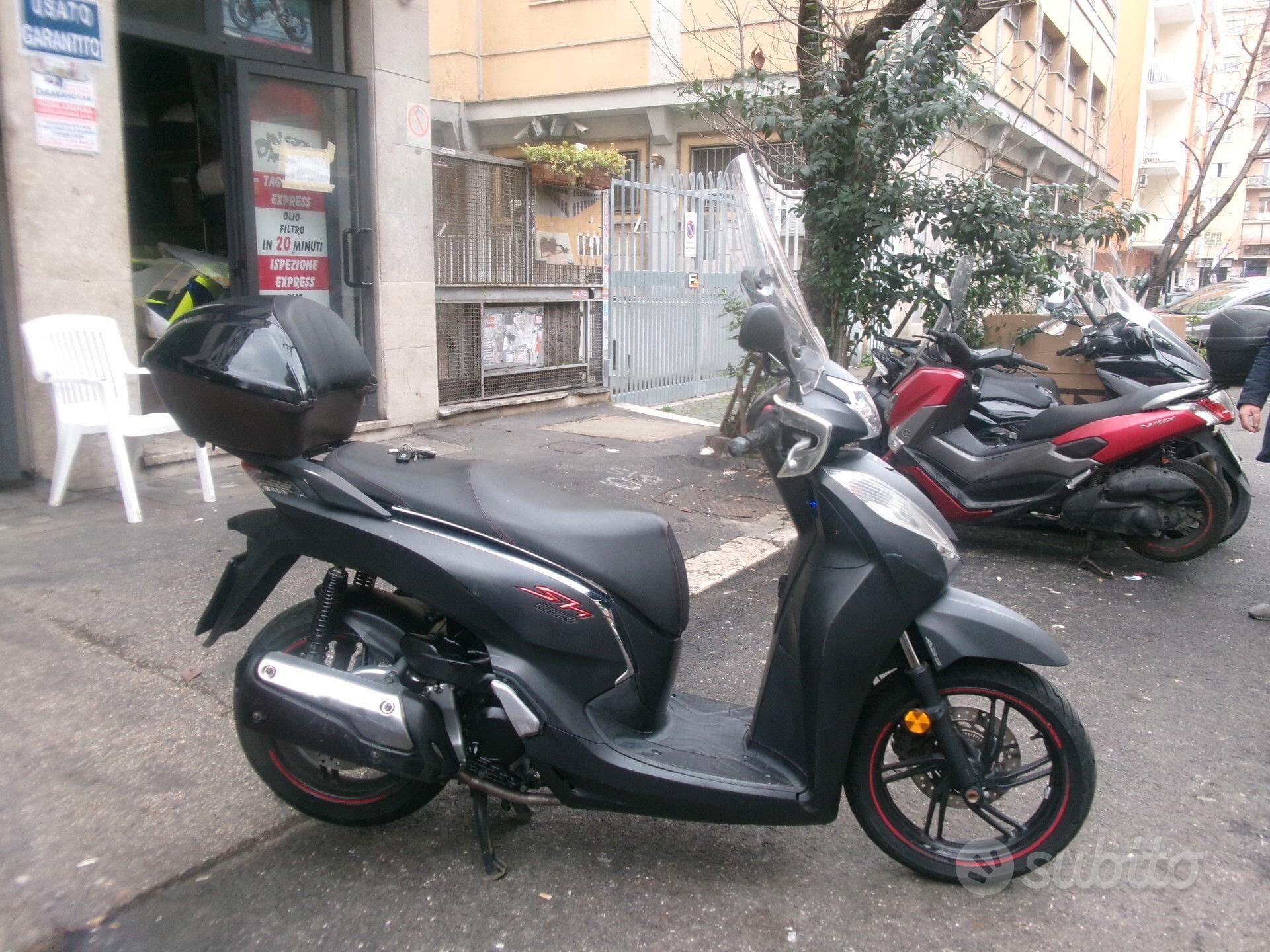 Honda SH 300 Sport ABS foto 2