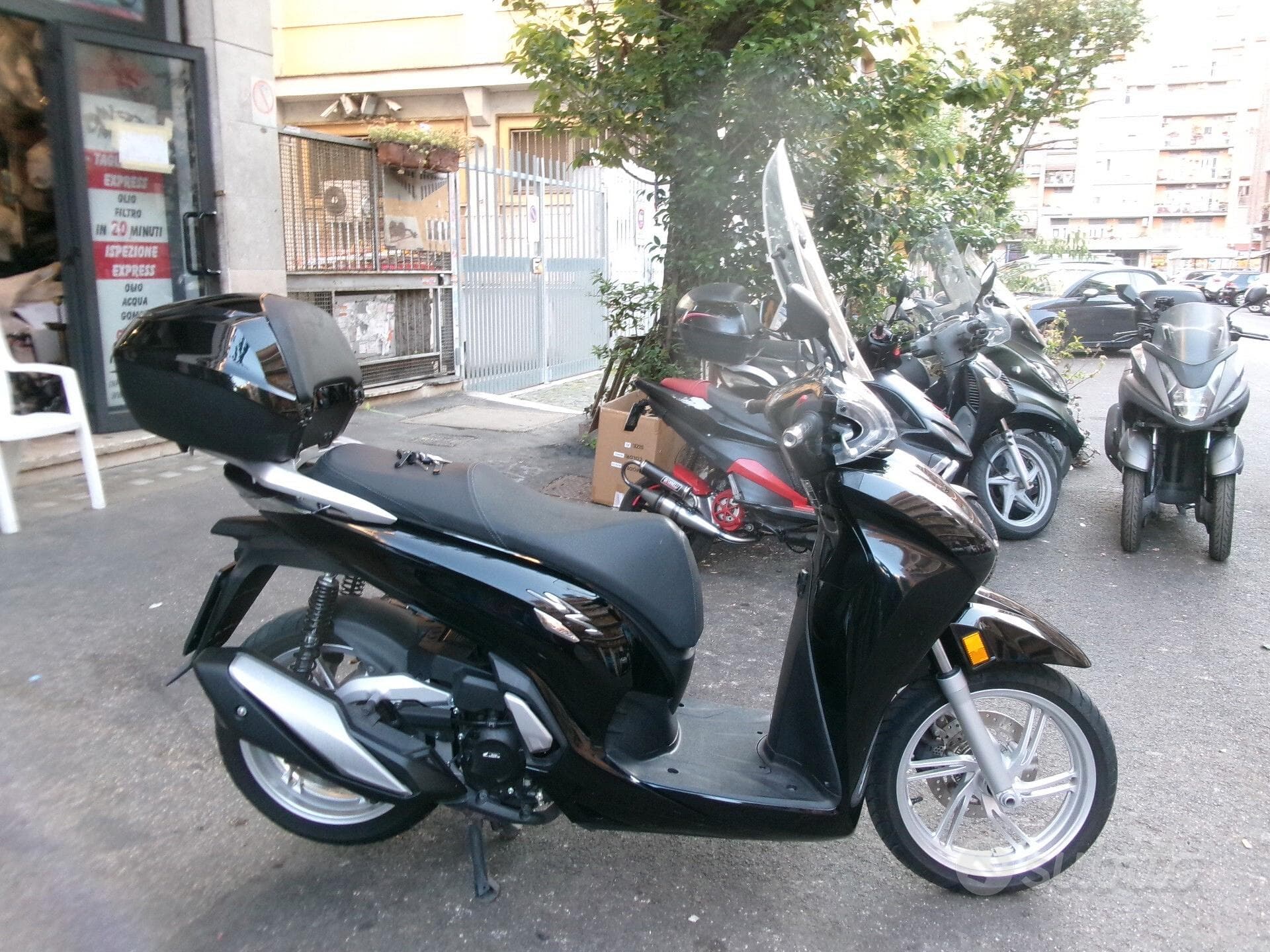 Honda SH 350 ABS foto 2