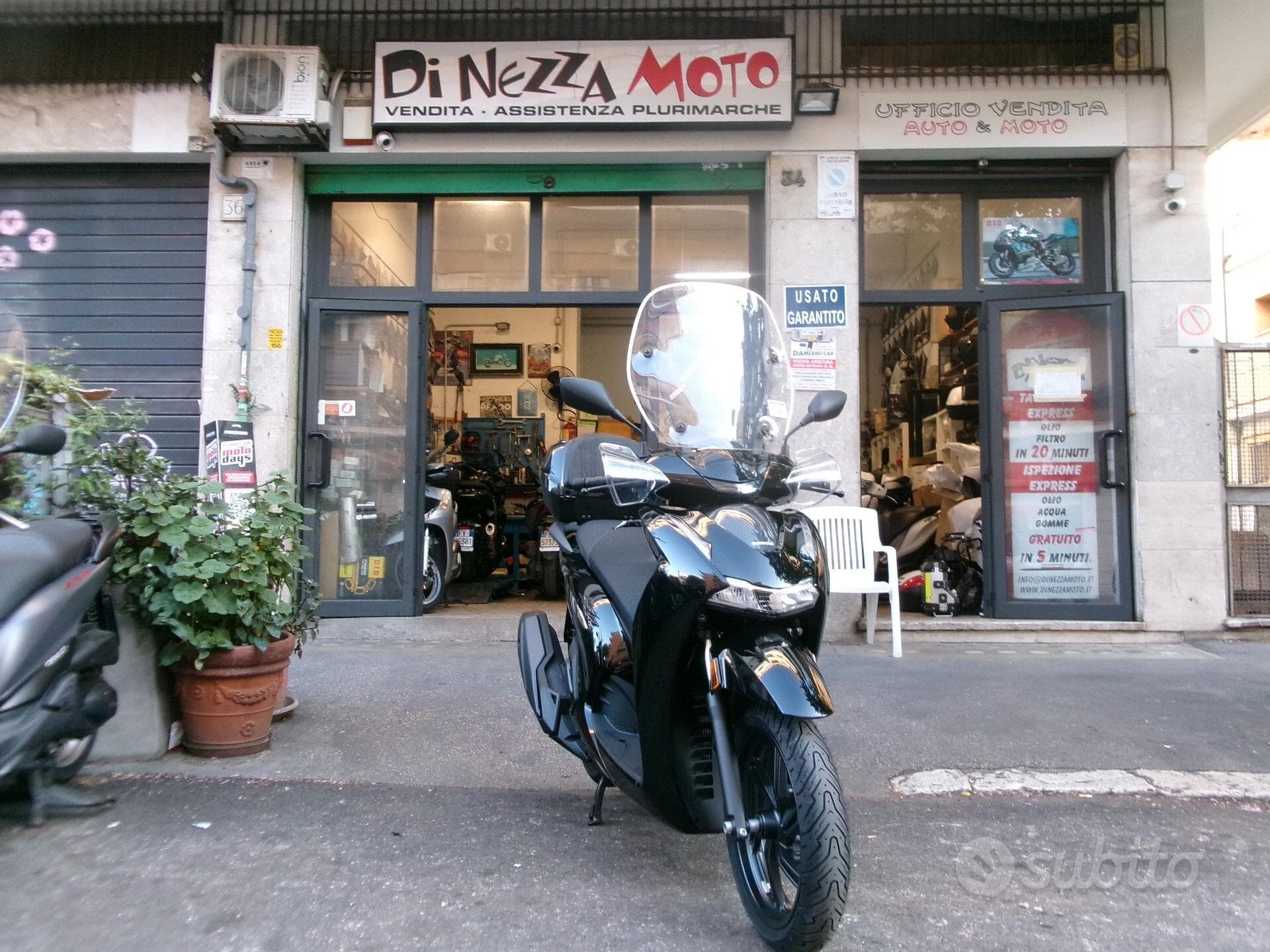 Honda SH 350 Total Black