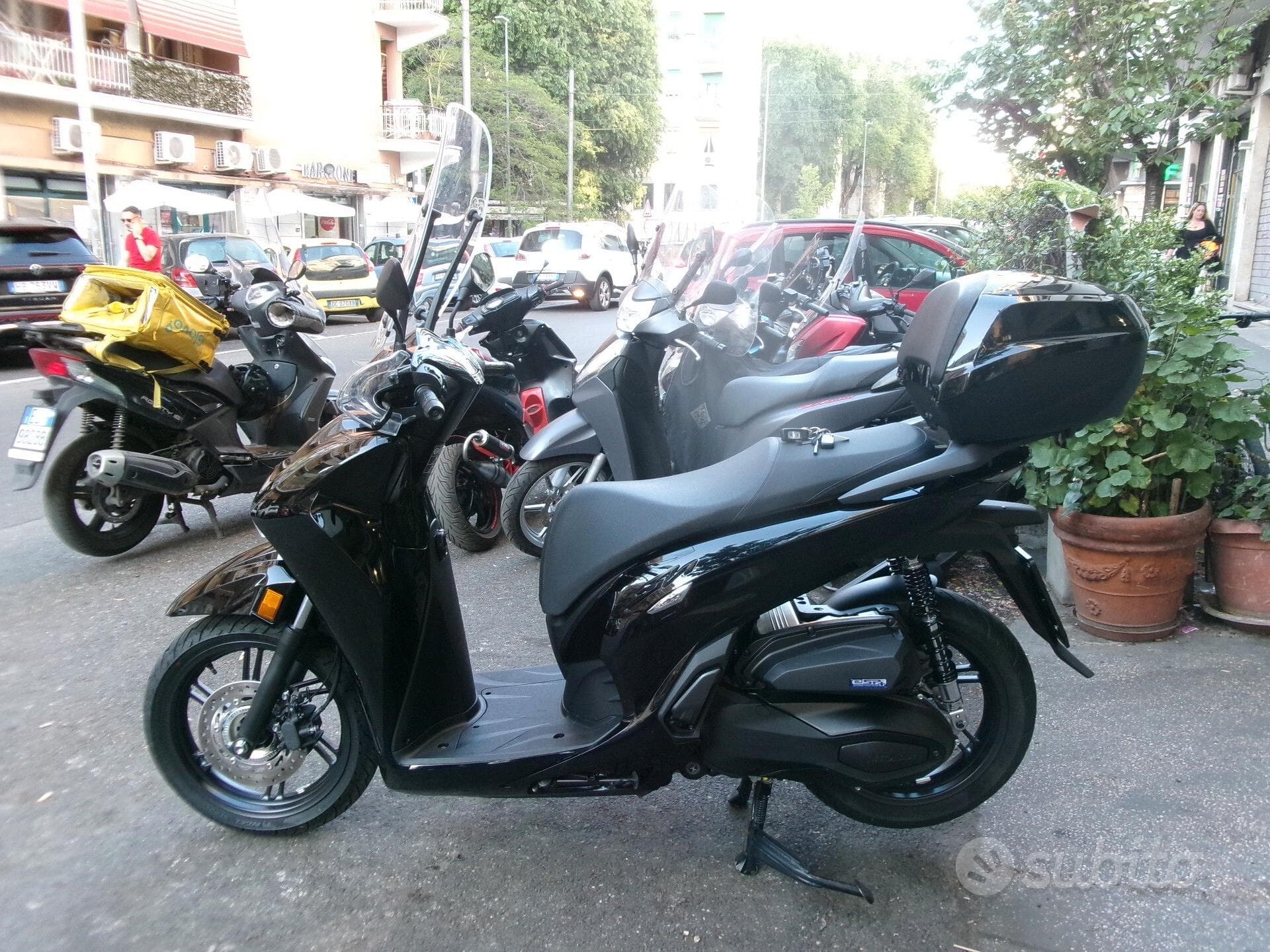 Honda SH 350 Total Black foto 3