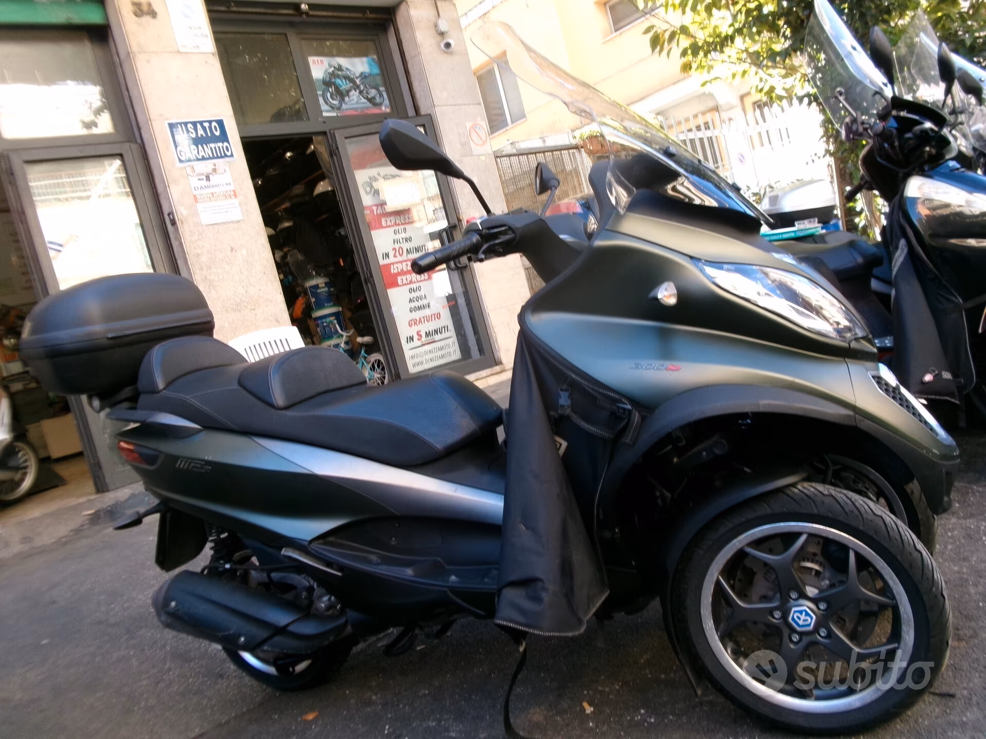 Piaggio MP3 300 Lt Guidabile Patente B foto 2