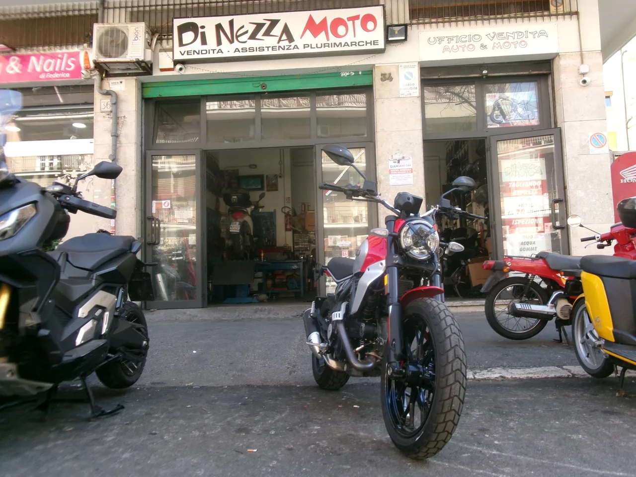 Ducati SCRAMBLER Icon Red 2023 moto usato a Roma - foto 1 di 6