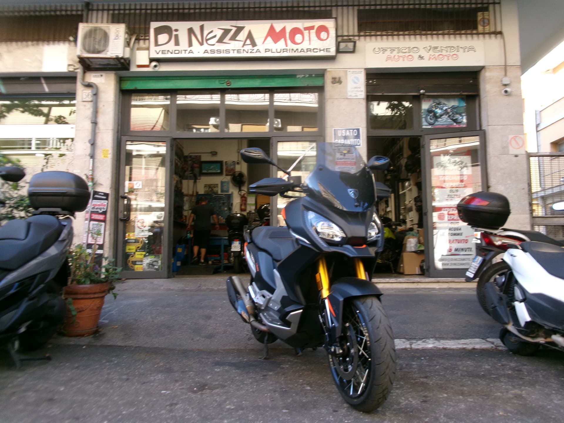 Peugeot XP GT 2025 scooter usato a Roma - foto 1 di 7