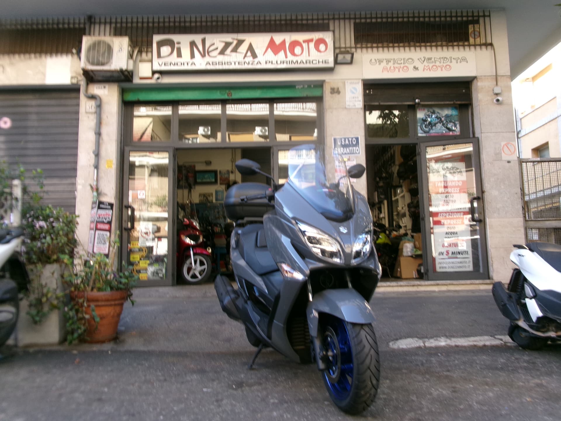 Suzuki BURGMAN 400 ABS TCS 2024 scooter usato a Roma - foto 1 di 6